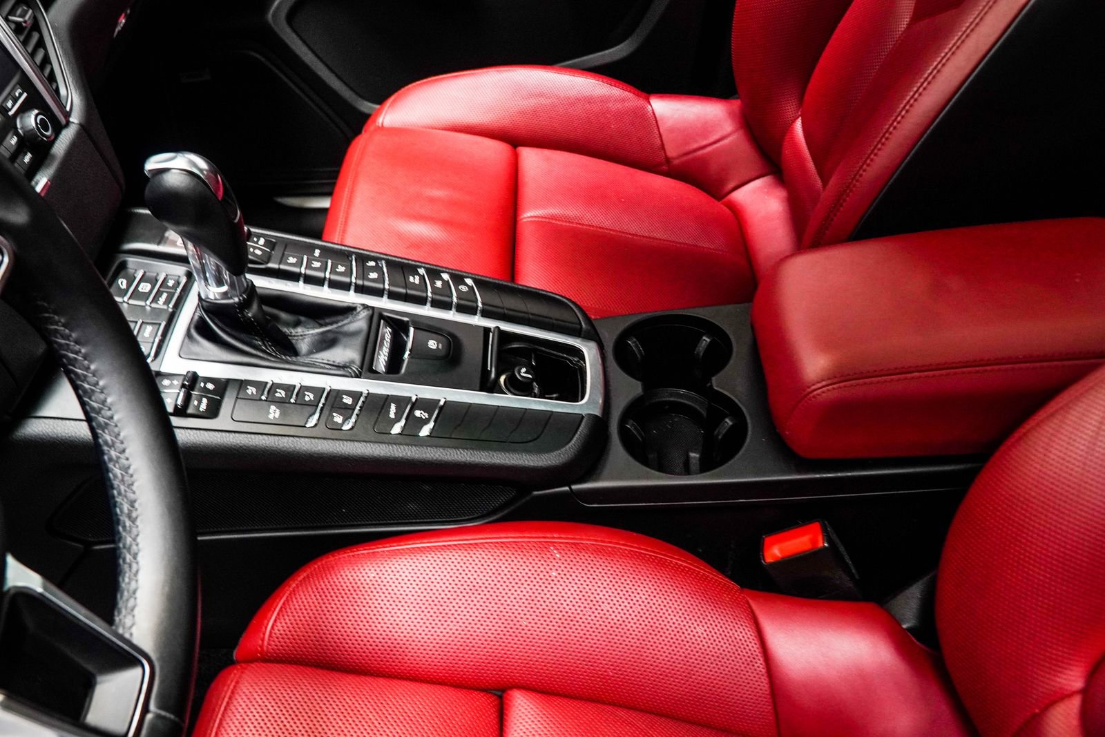 Used 2018 Porsche Macan S image 22