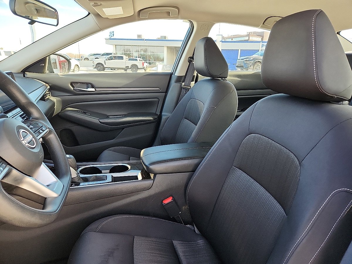 Used 2024 Nissan Altima 2.5 SV image 7