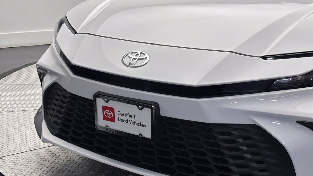 Used 2026 Toyota Camry SE FWD image 2