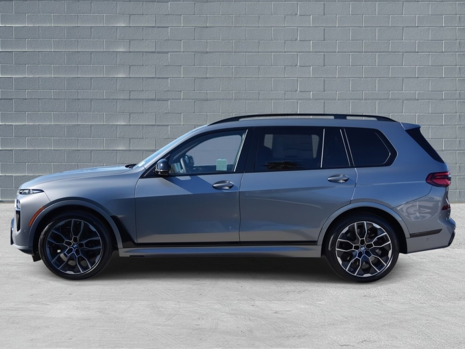 New 2026 BMW X7 M60i w/ Executive Package image 4