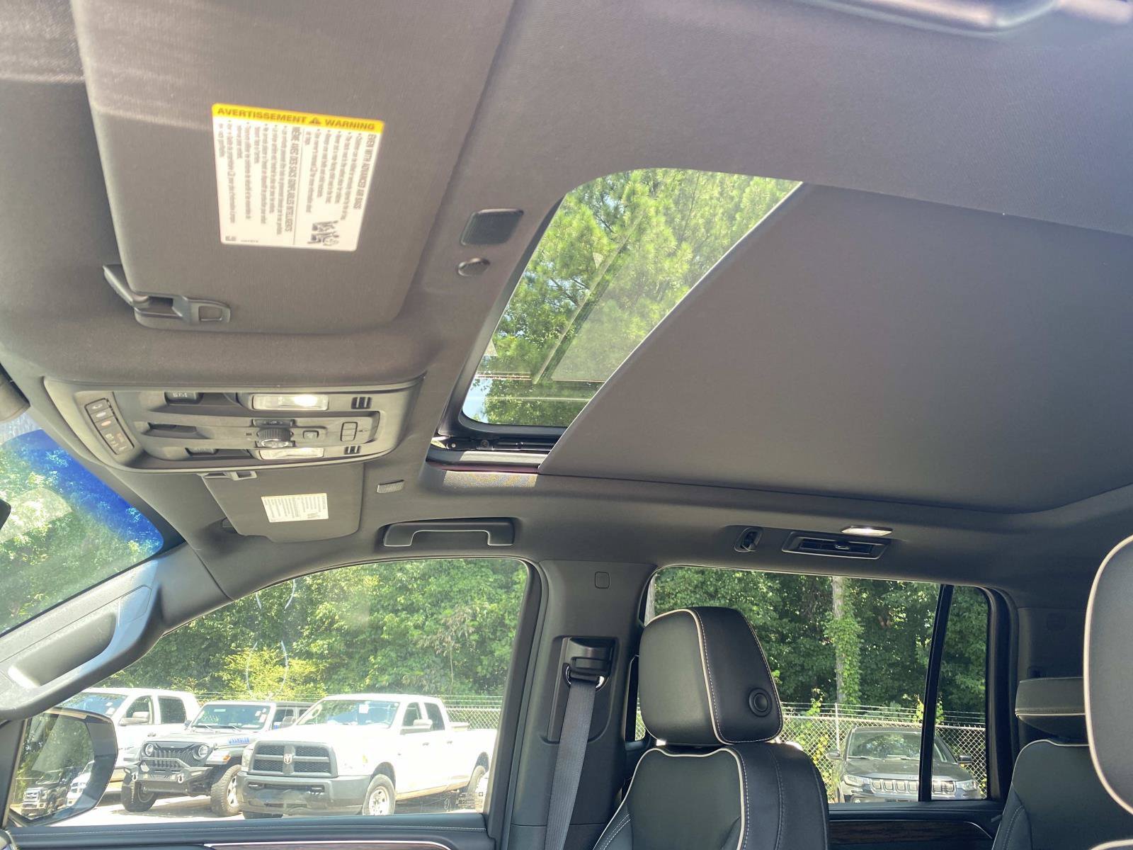 Used 2021 Chevrolet Suburban Premier w/ Premium Package AWD/4WD image 28
