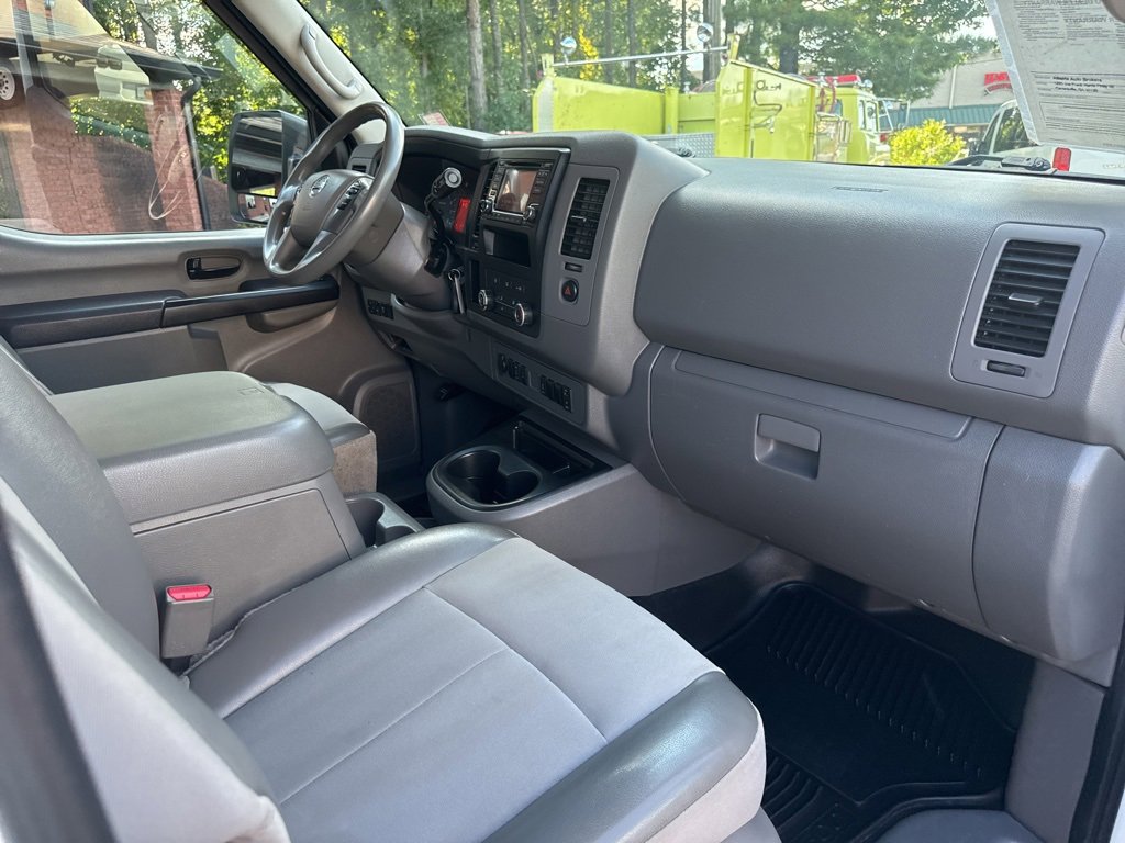 Used 2018 Nissan NV 3500 SV image 31
