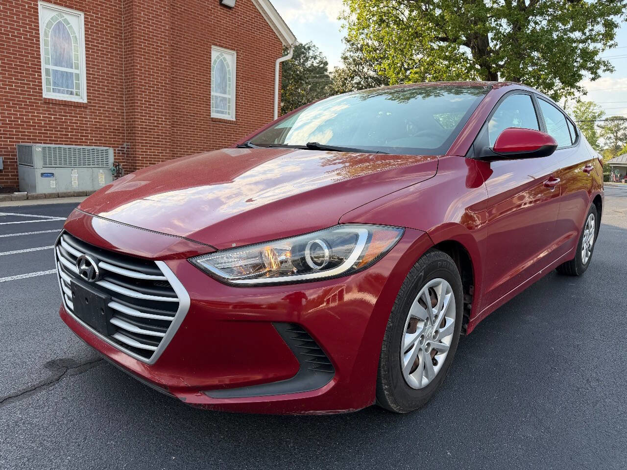 Used 2017 Hyundai Elantra SE w/ Cargo Package image 2