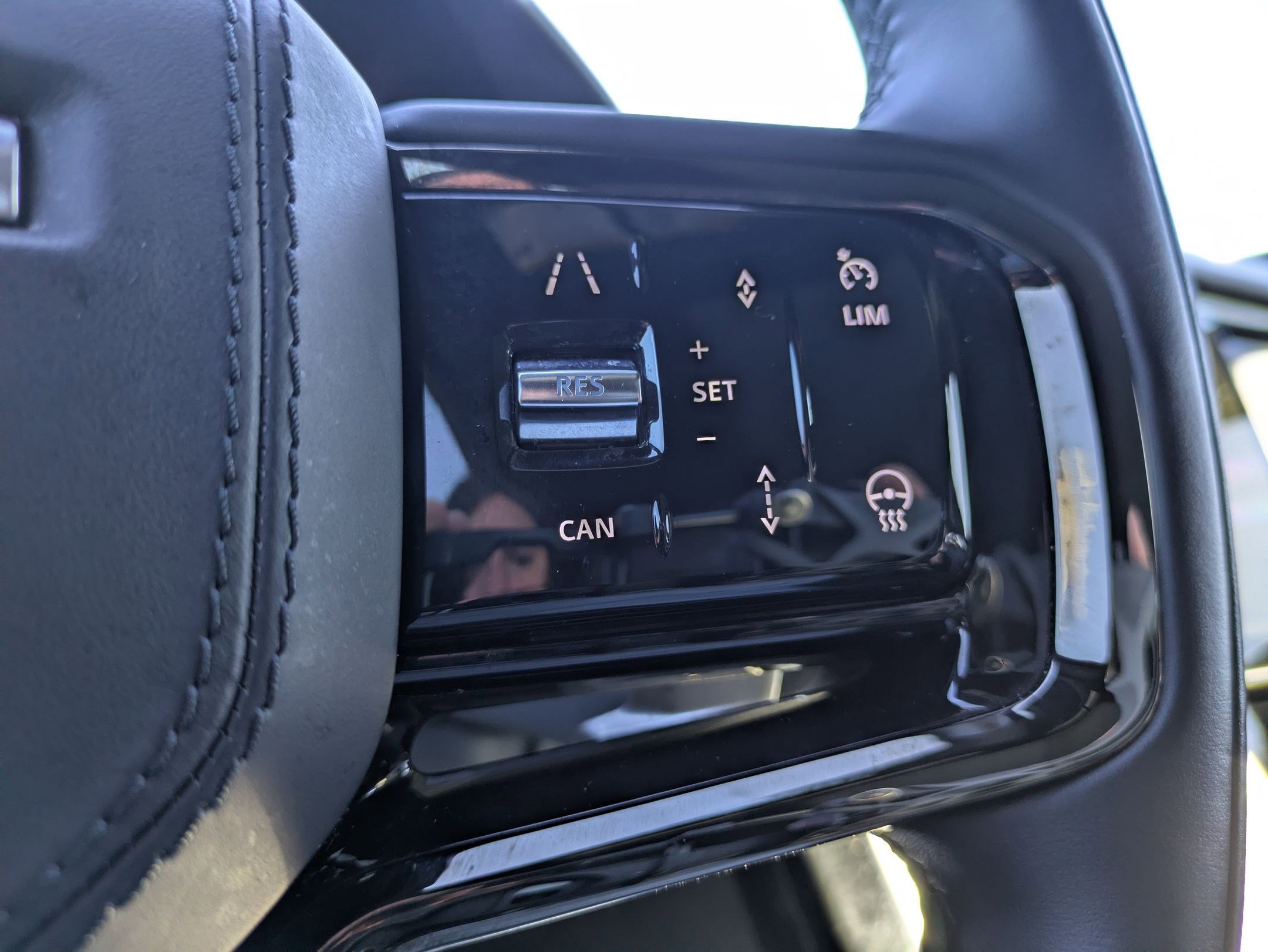 Used 2024 Land Rover Range Rover Velar Dynamic SE image 15