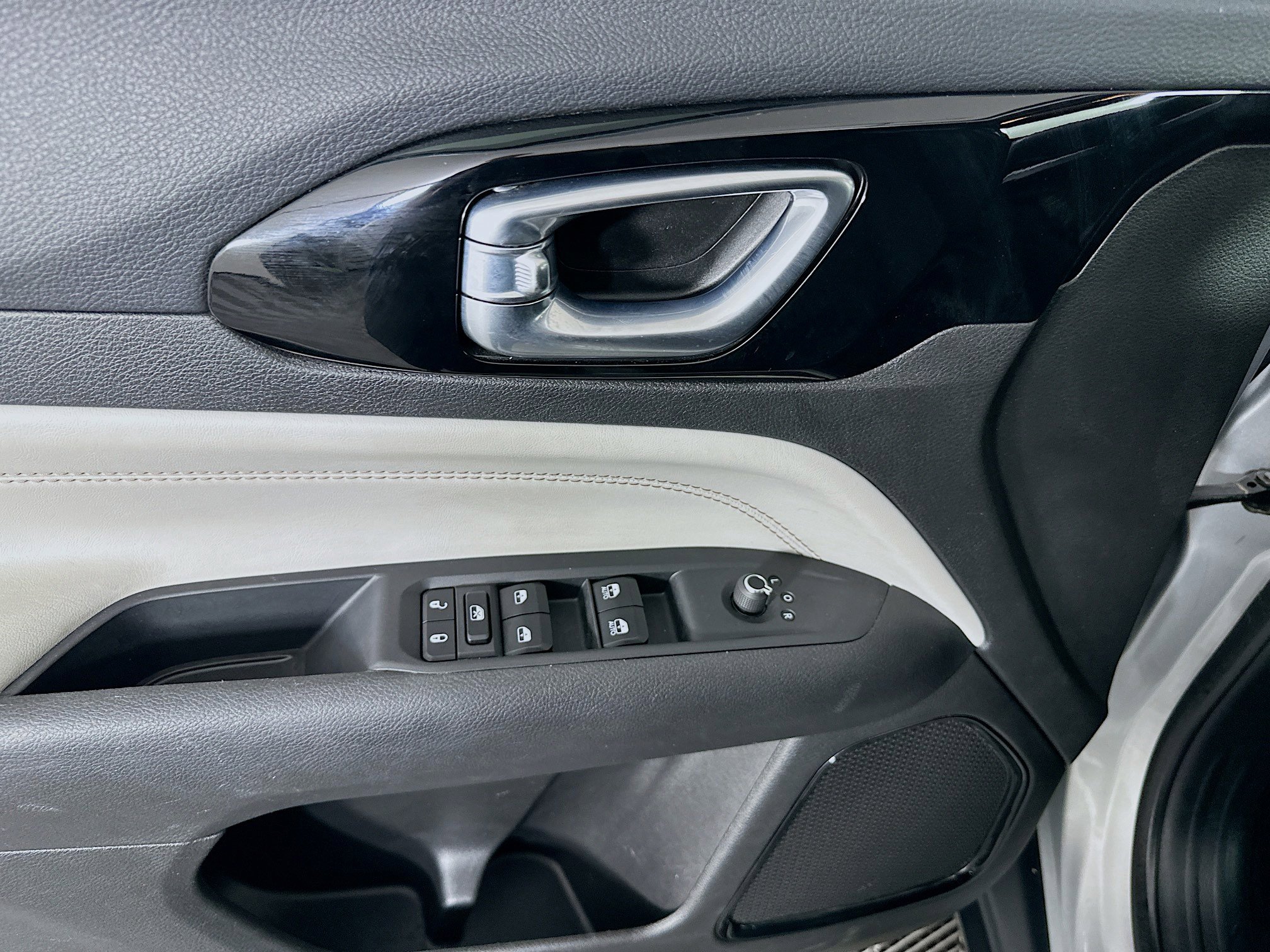 Used 2025 Jeep Compass Limited image 15