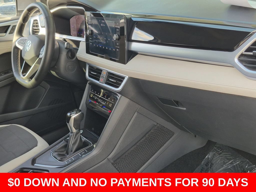 Used 2025 Volkswagen Taos SE FWD image 31