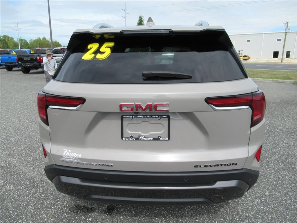 Used 2025 GMC Terrain Elevation w/ Elevation Premium Package AWD/4WD image 5