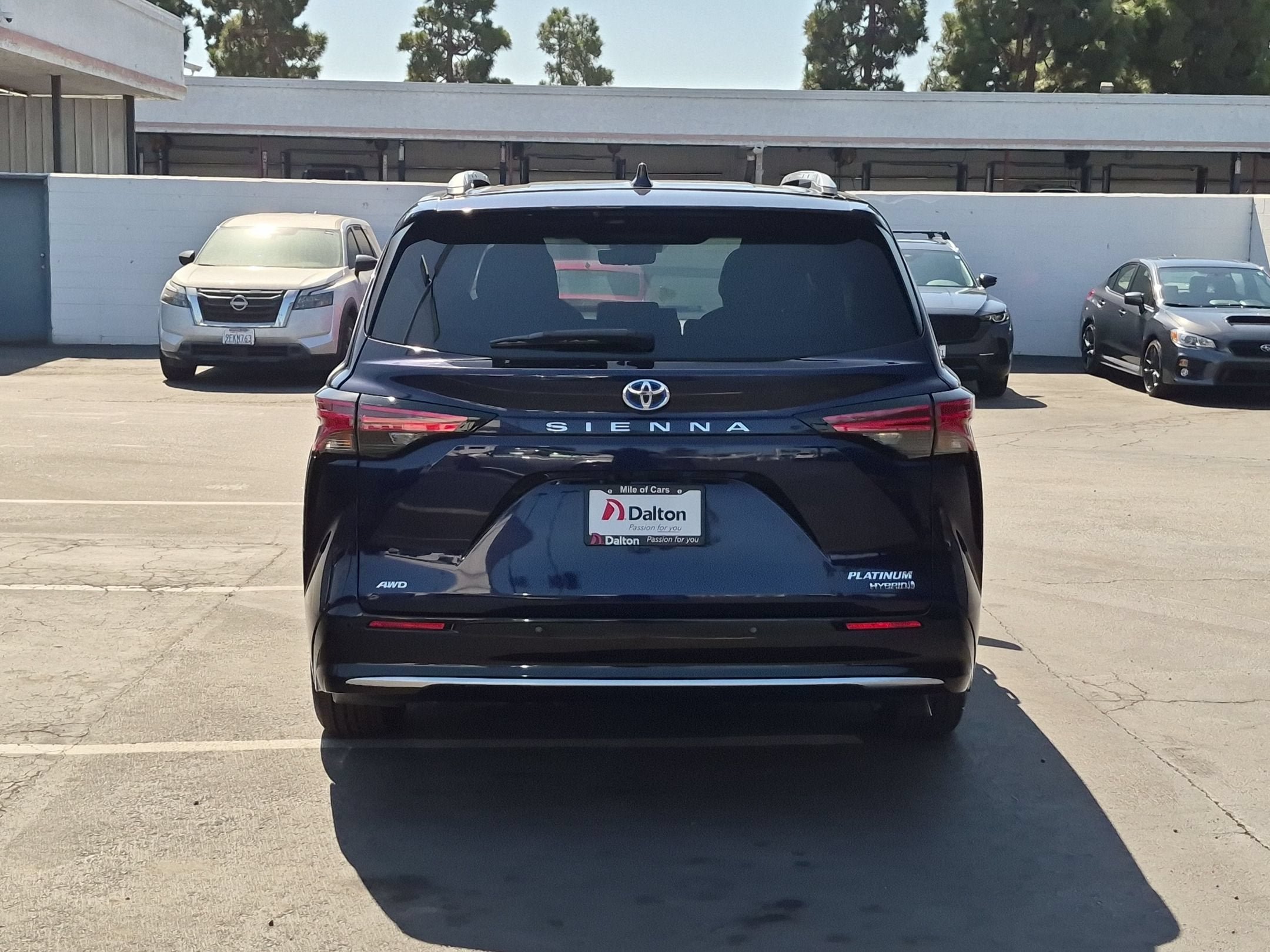 Used 2023 Toyota Sienna Platinum AWD/4WD image 7