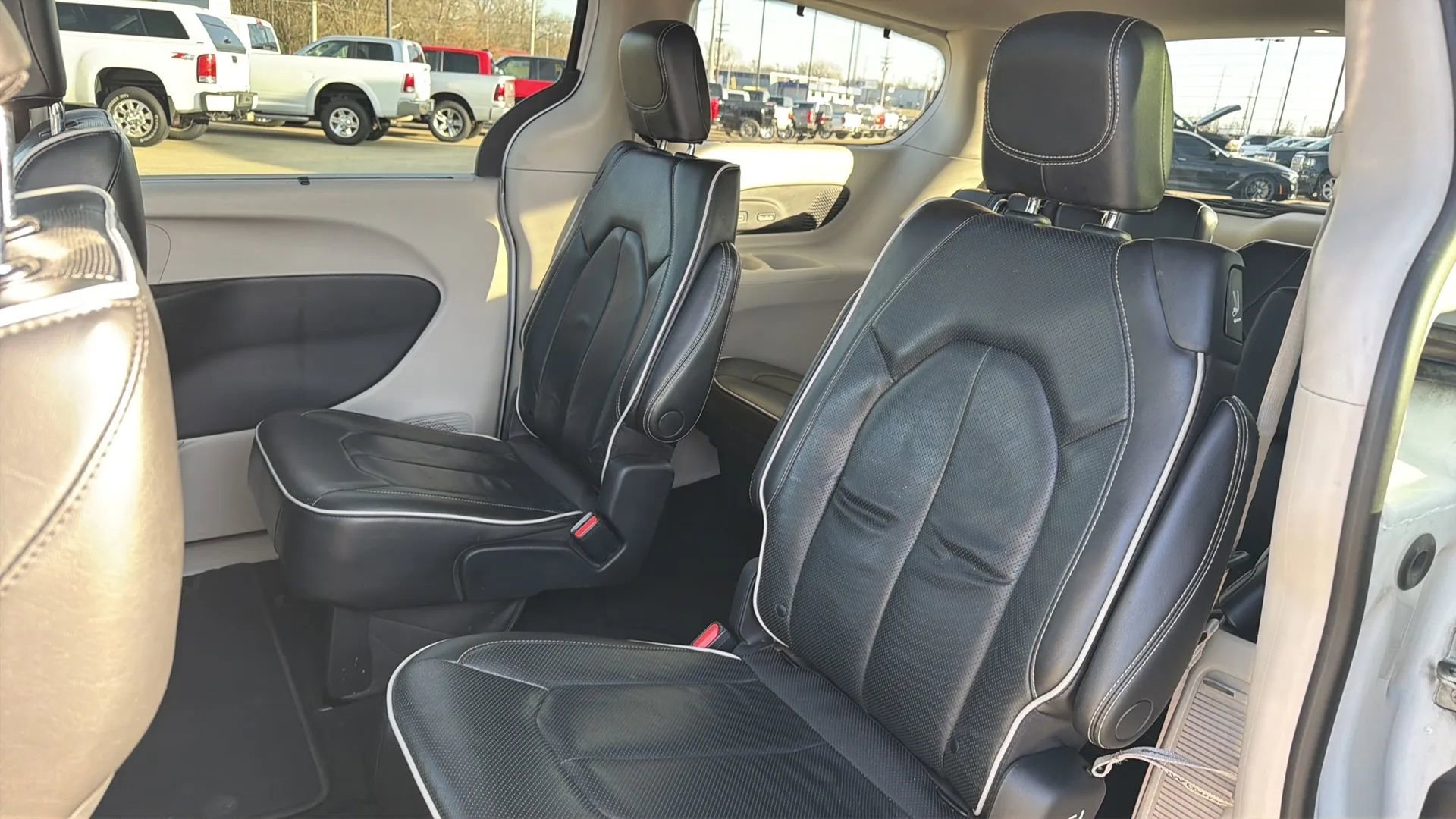 Used 2022 Chrysler Pacifica Limited image 41