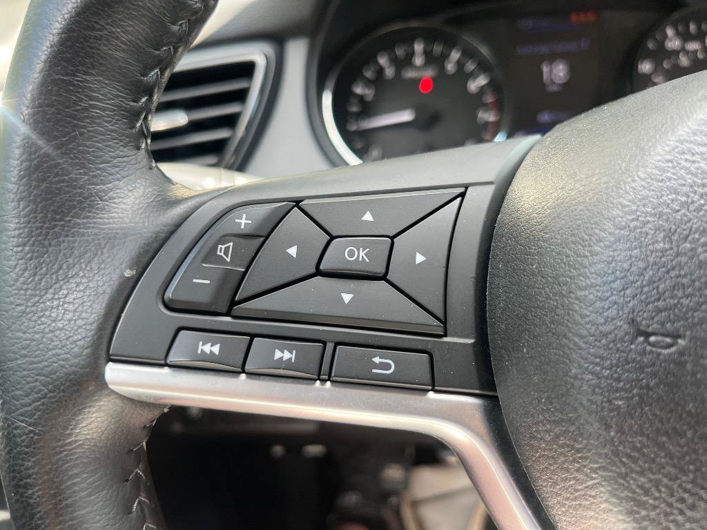 Used 2021 Nissan Rogue Sport SV FWD image 19
