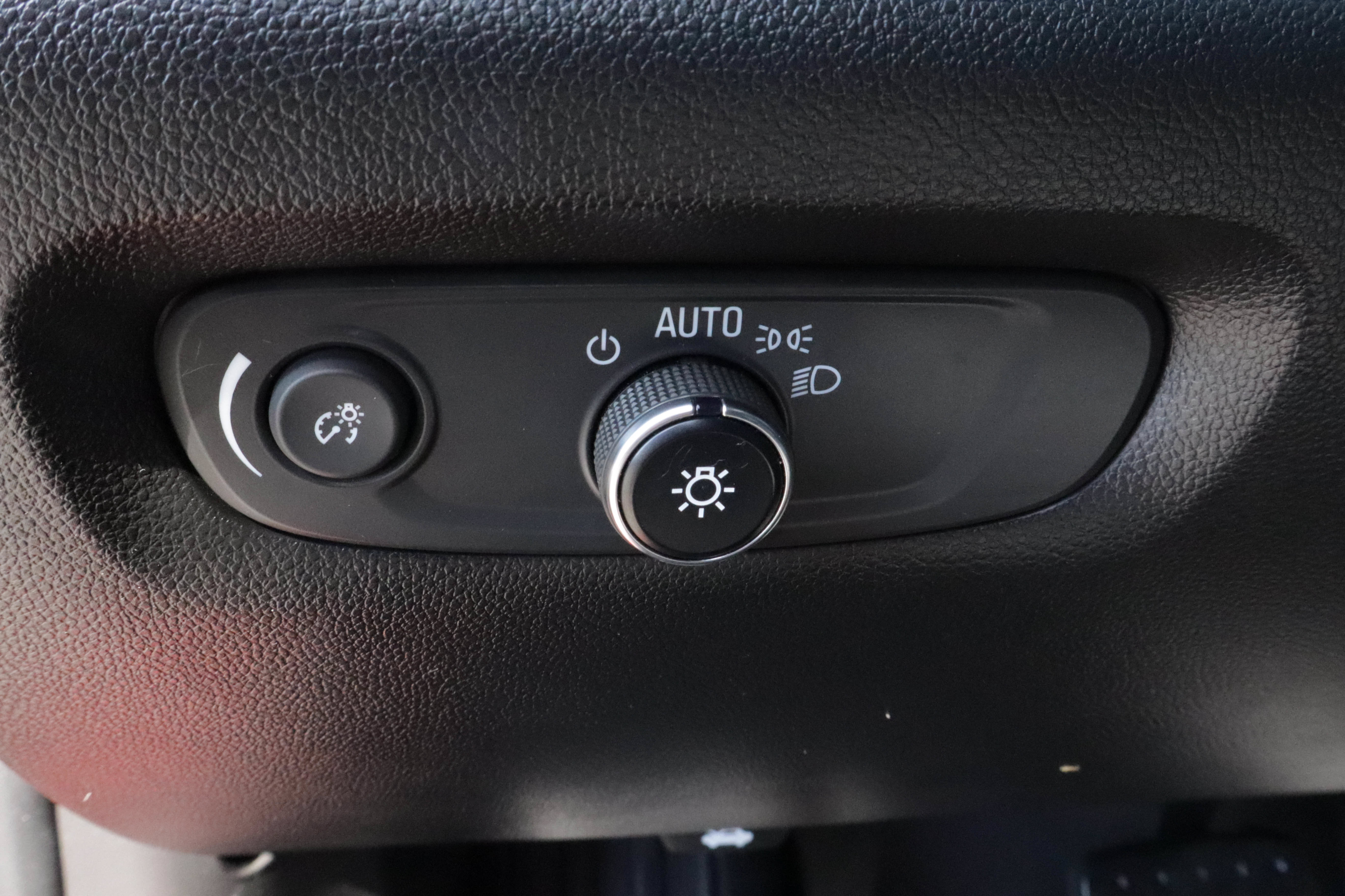 Used 2023 Chevrolet Traverse LT FWD image 17