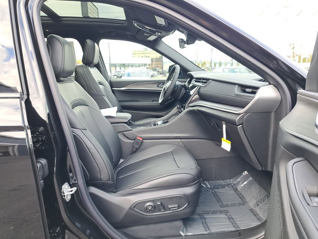 New 2025 Jeep Grand Cherokee Limited AWD/4WD image 17