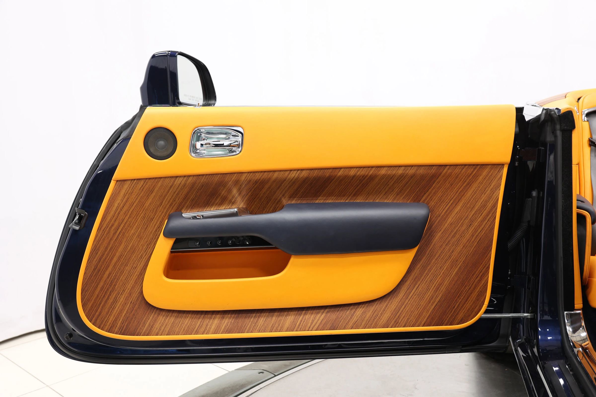 Used 2016 Rolls-Royce Dawn image 76