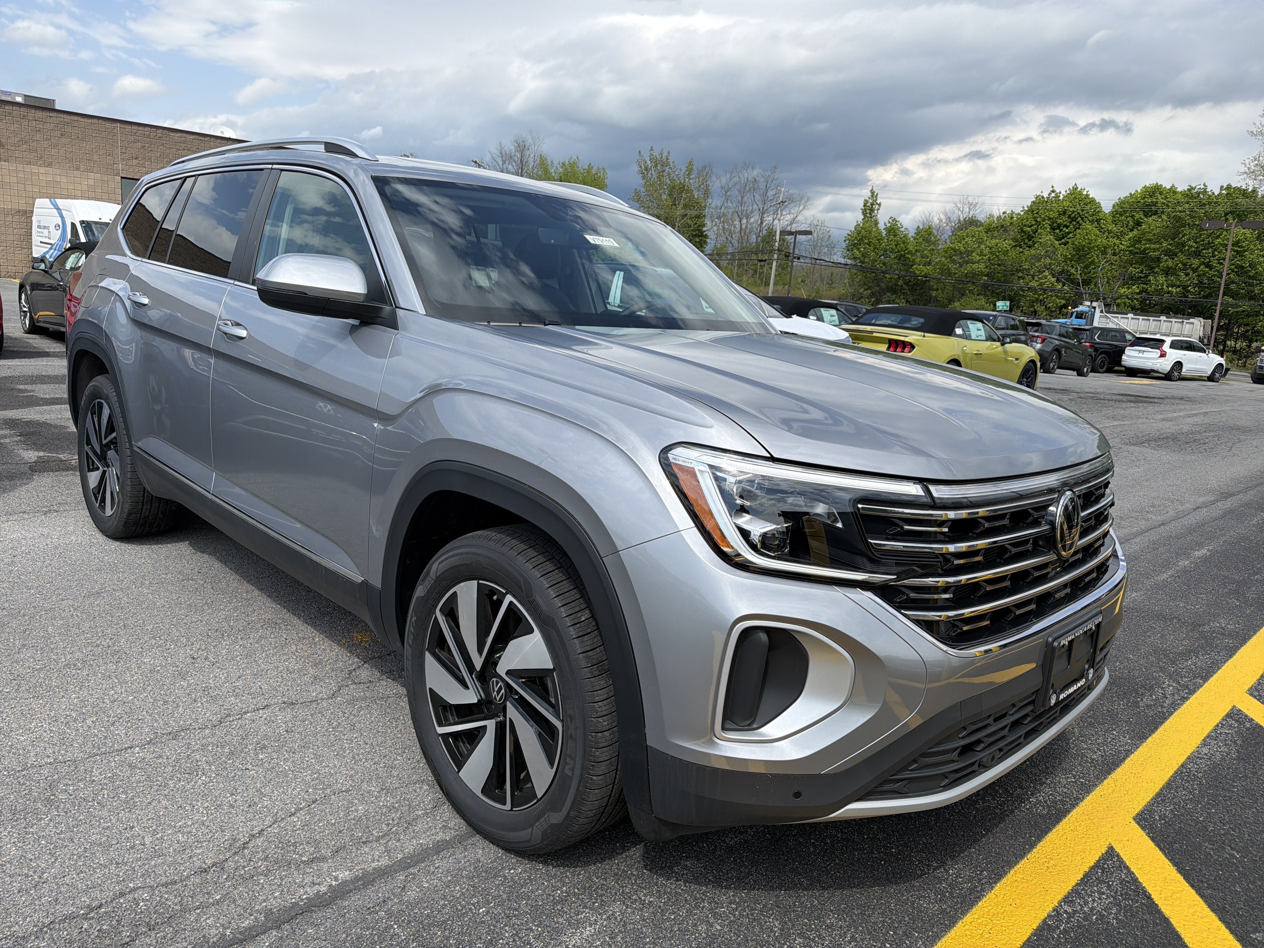 New 2026 Volkswagen Atlas SEL AWD/4WD image 2