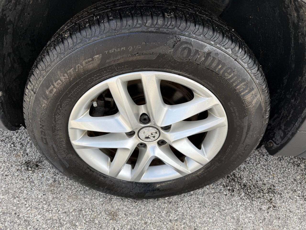 Used 2011 Volkswagen Tiguan SE image 7