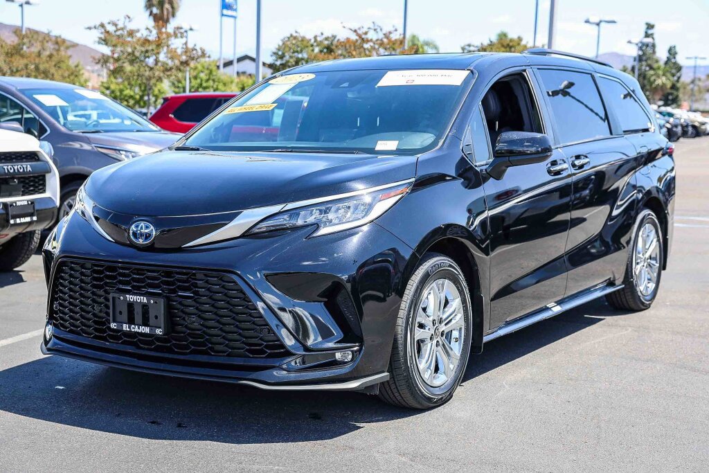 Certified 2023 Toyota Sienna XSE w/ XSE Plus Package AWD/4WD image 20