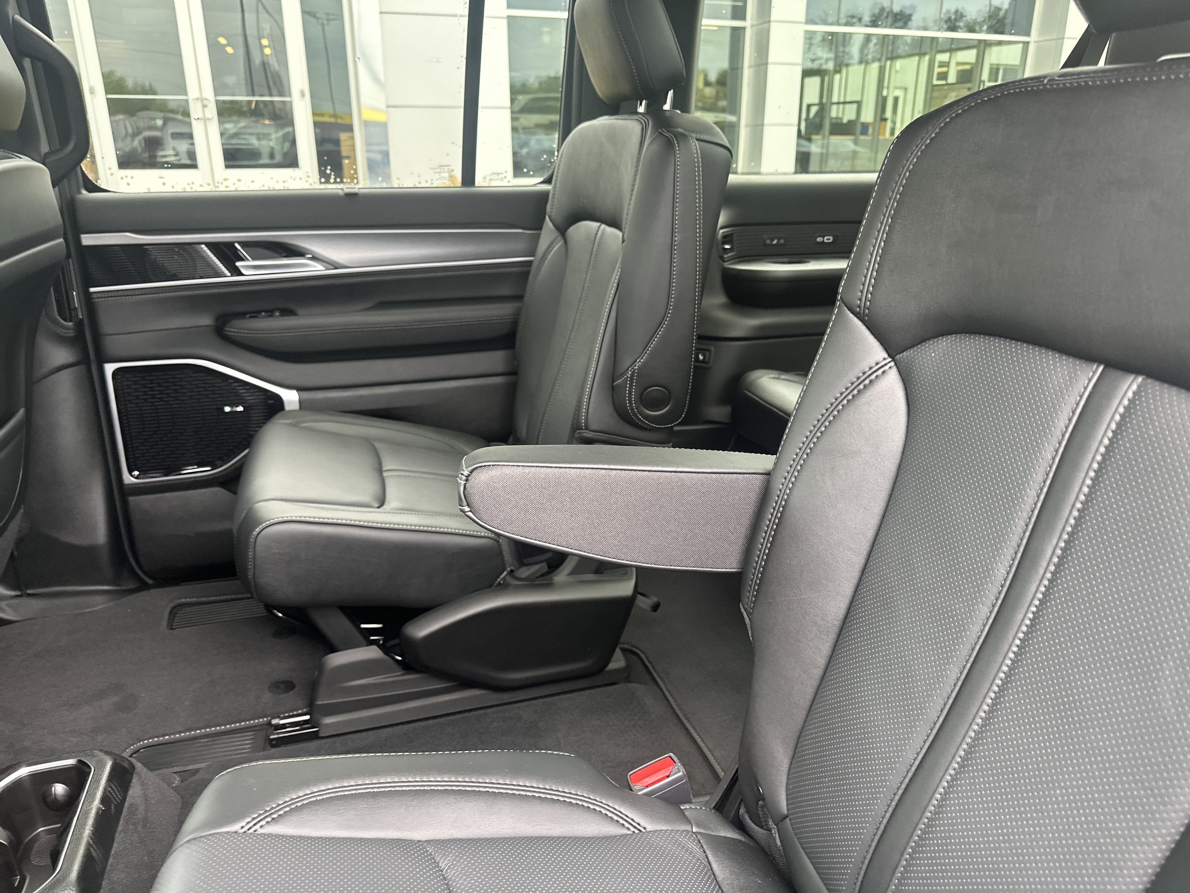 New 2026 Jeep Grand Wagoneer L Limited AWD/4WD image 21