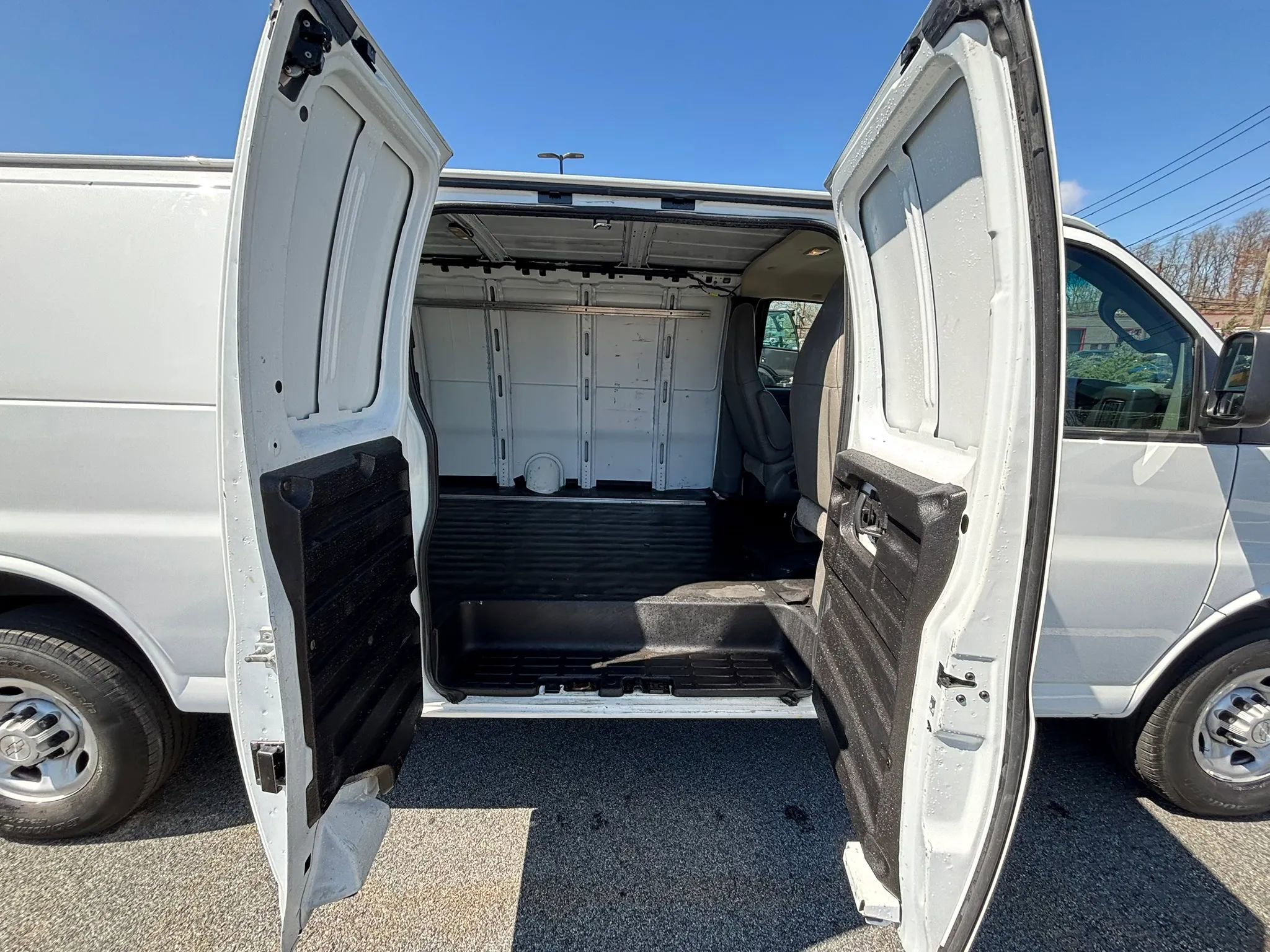 Used 2019 Chevrolet Express 2500 Extended w/ Driver Convenience Package RWD image 30