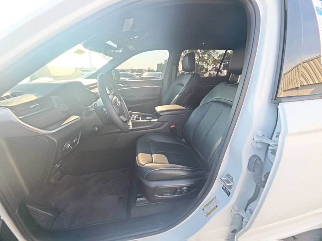 Used 2026 Jeep Grand Cherokee L Limited AWD/4WD image 13
