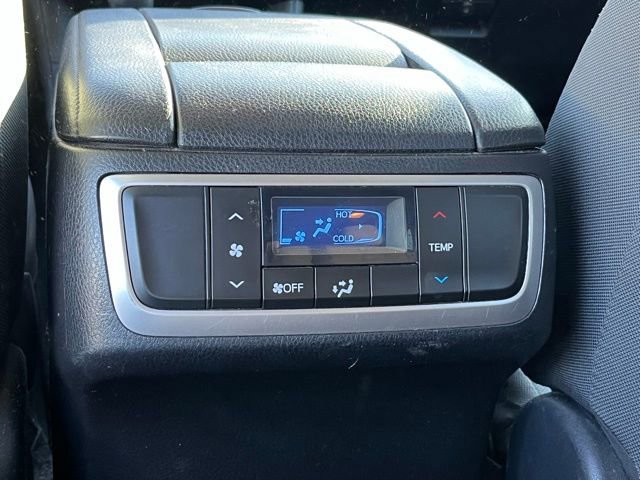Used 2019 Toyota Highlander LE AWD/4WD image 15