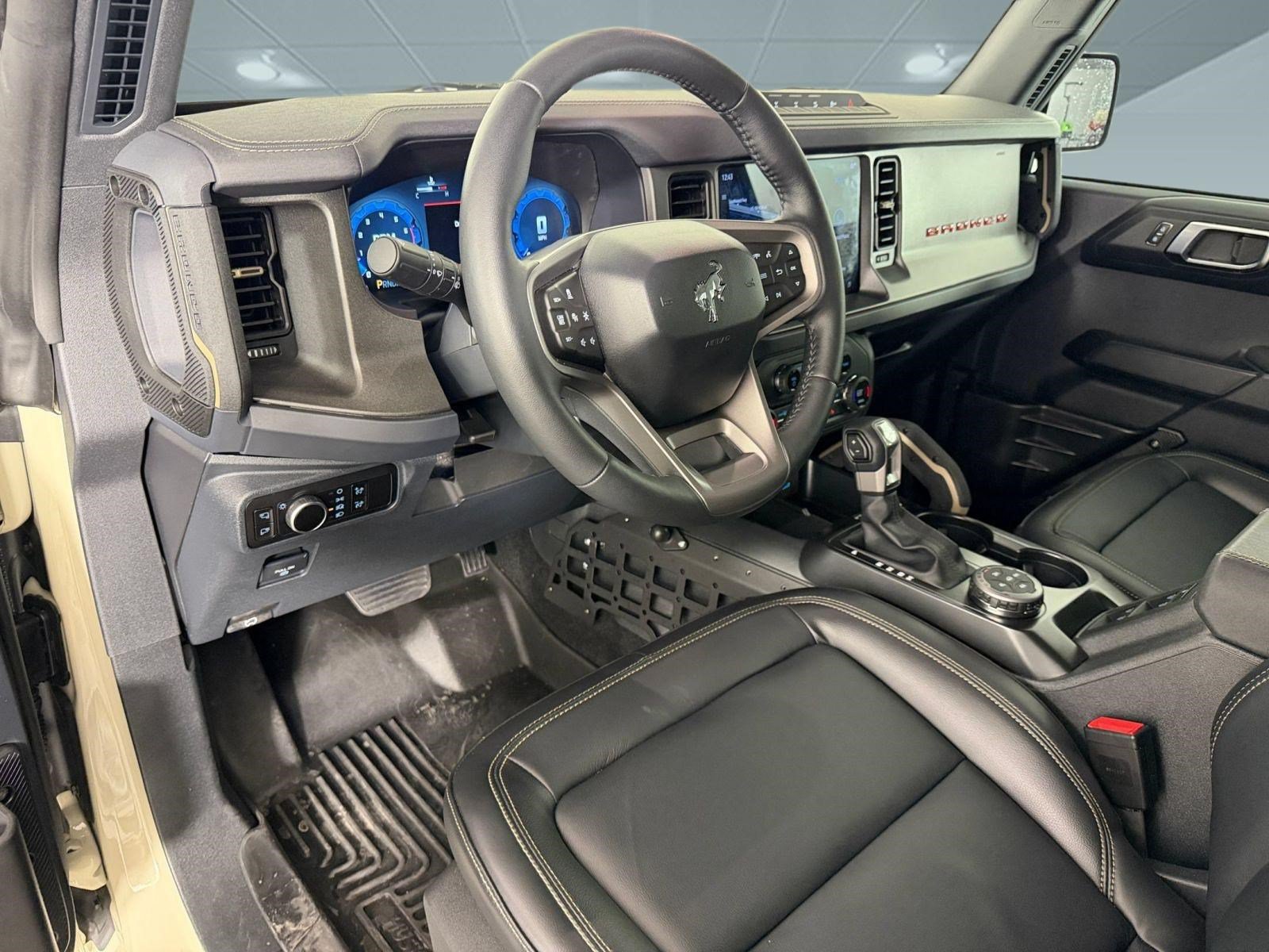 Used 2025 Ford Bronco Badlands AWD/4WD image 4