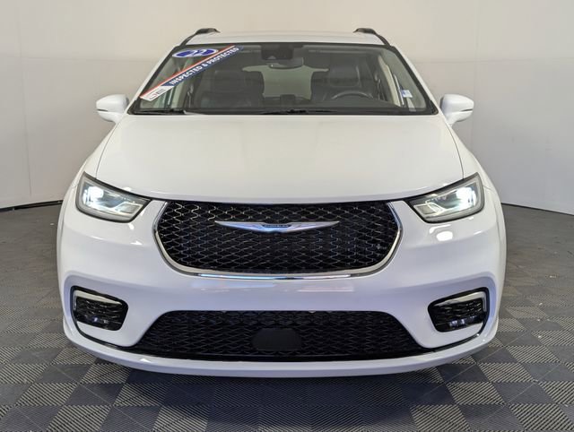 Used 2022 Chrysler Pacifica Touring-L image 11