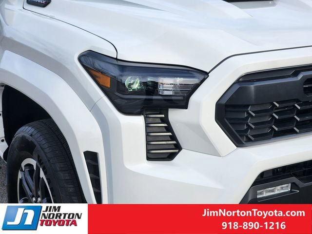 Used 2025 Toyota Tacoma TRD Sport image 10