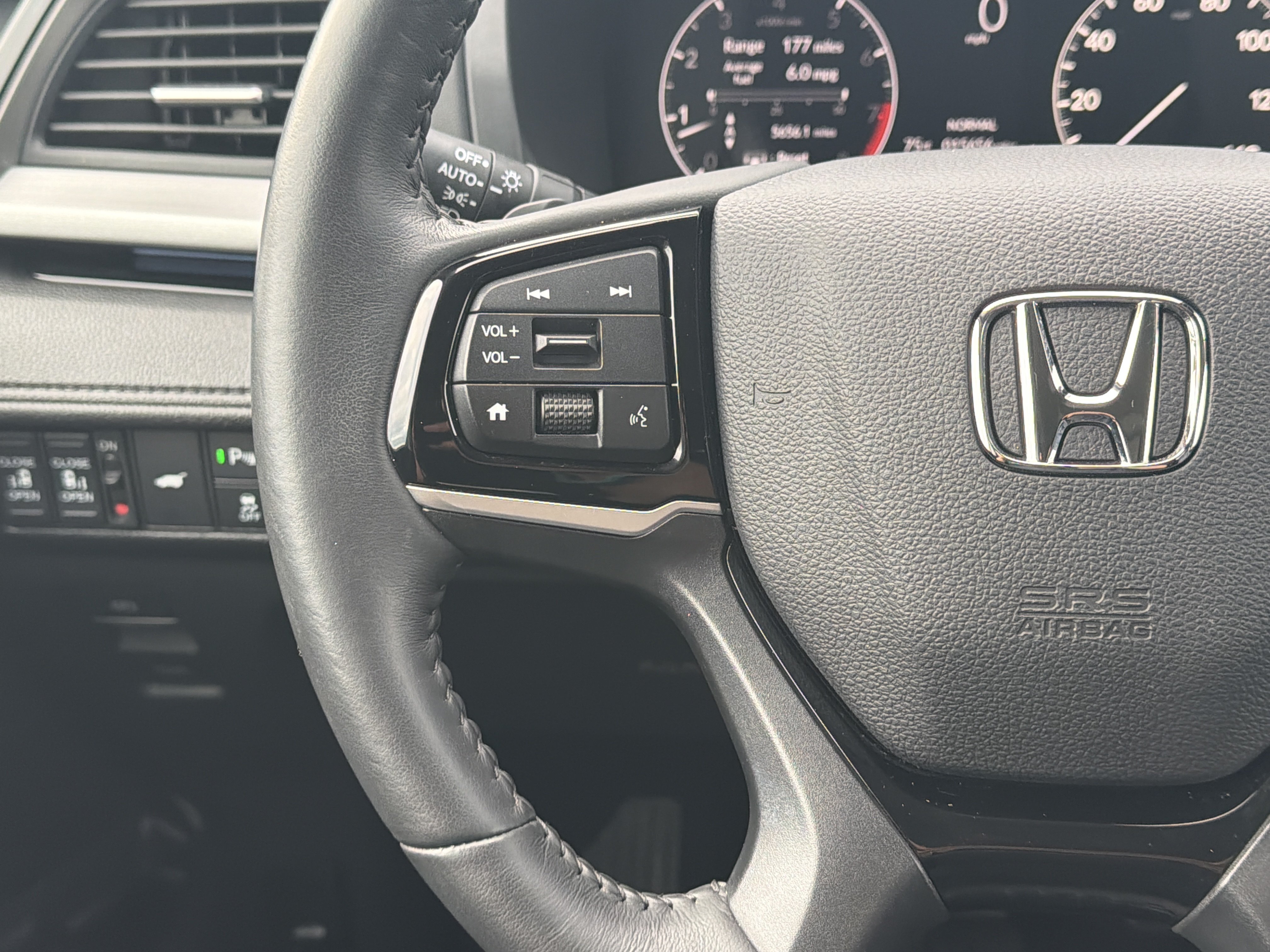 Certified 2025 Honda Odyssey Touring image 18