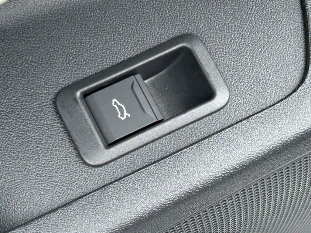 Used 2025 Audi Q6 e-tron Premium Plus w/ Premium Plus image 69