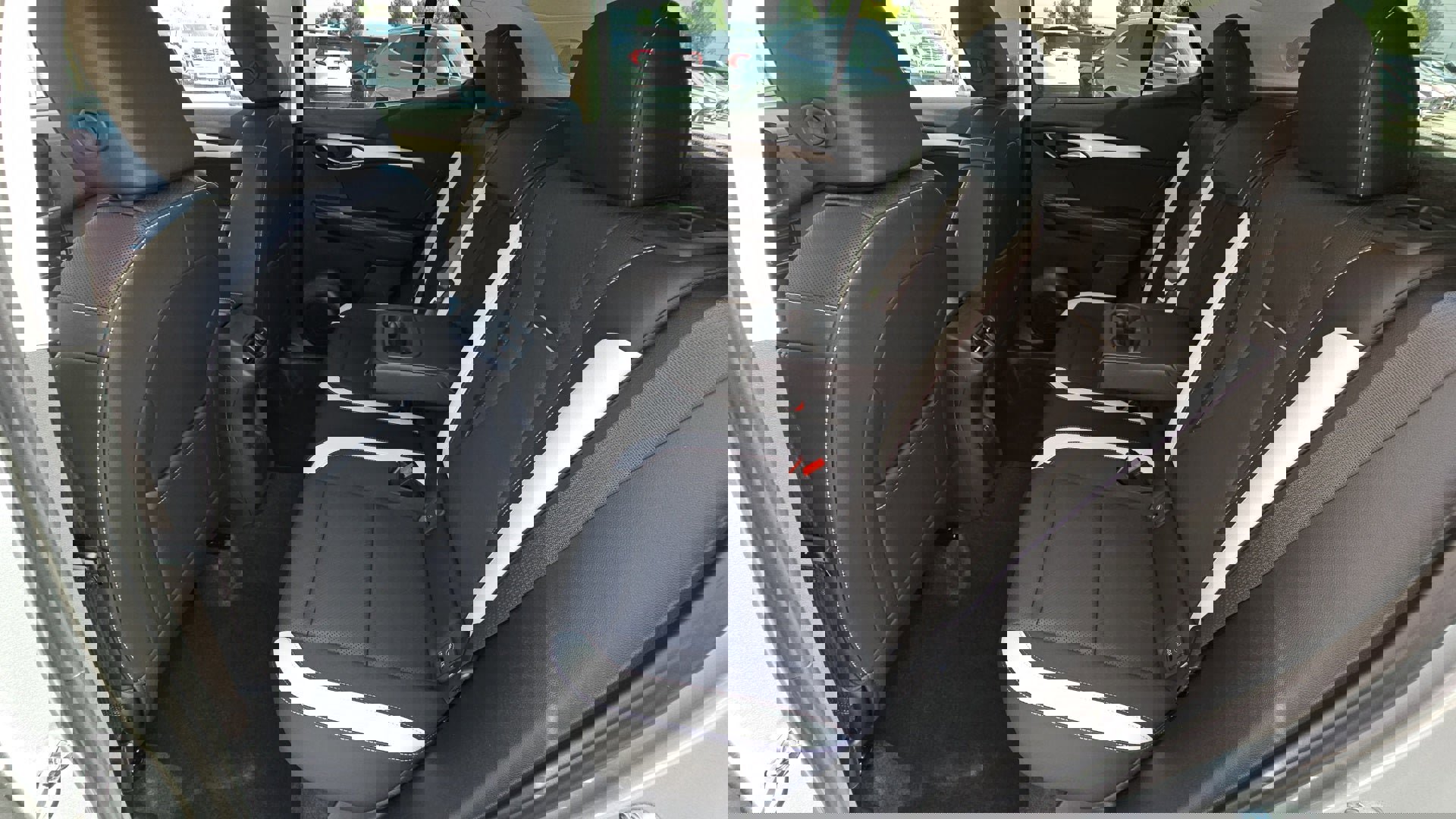 Used 2025 Buick Envision Sport Touring image 21