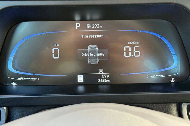 Used 2025 Hyundai Elantra SE image 23