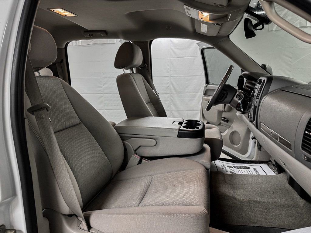 Used 2011 GMC Sierra 3500 SLE w/ SLE Preferred Package image 10