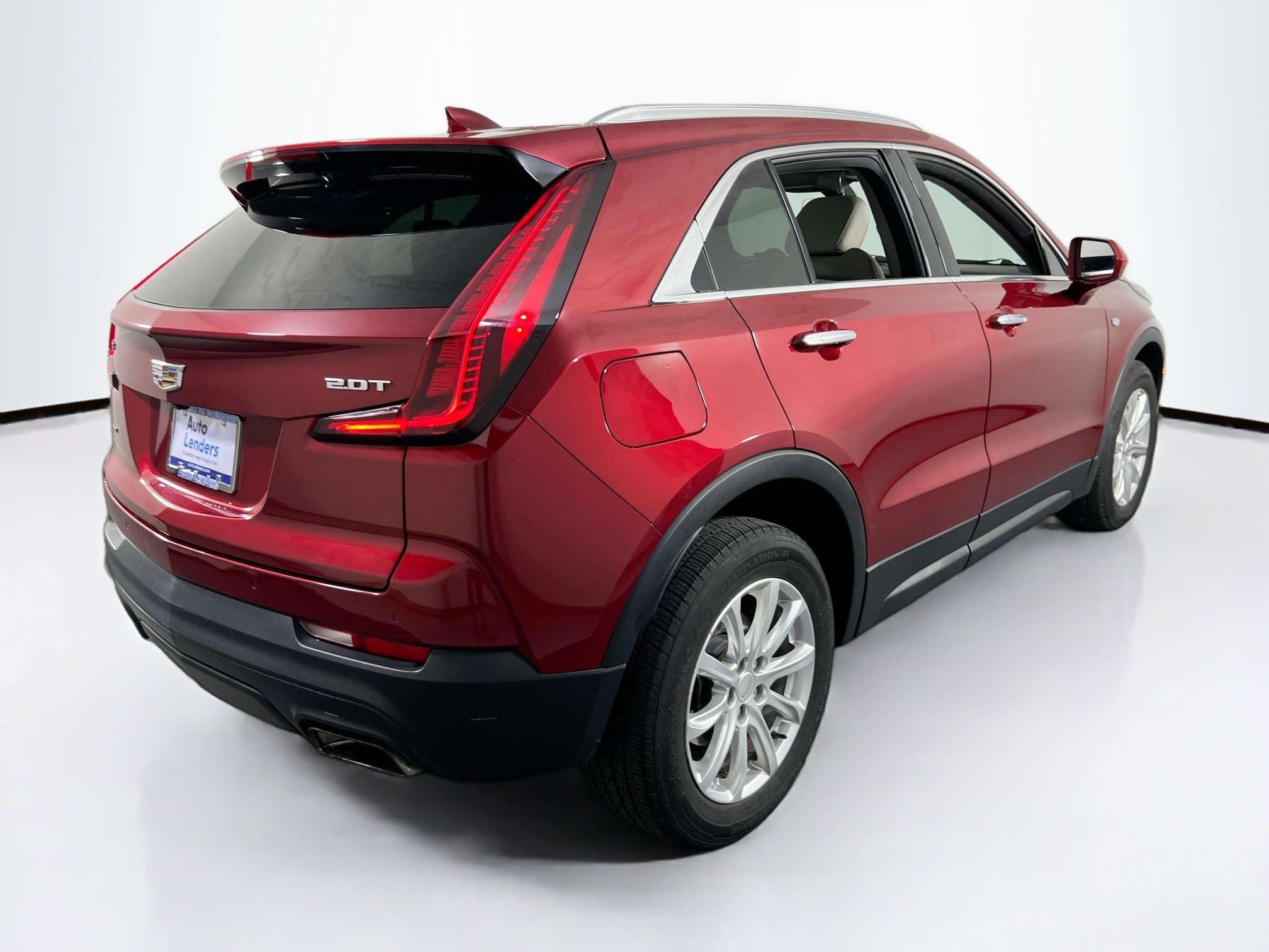 Used 2019 Cadillac XT4 Luxury w/ Cold Weather Package AWD/4WD image 5
