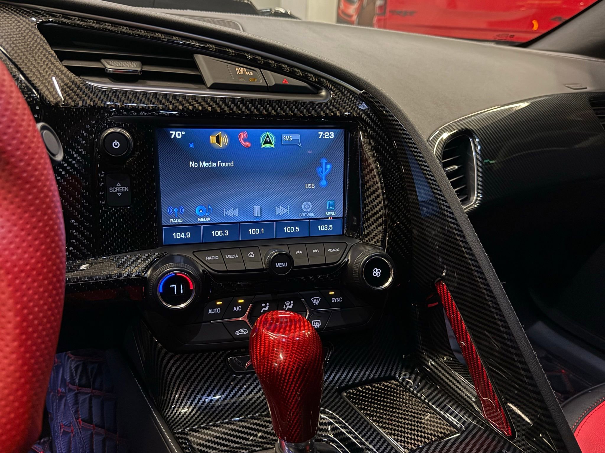 Used 2019 Chevrolet Corvette Stingray Coupe w/ Carbon Flash Badge Package image 44