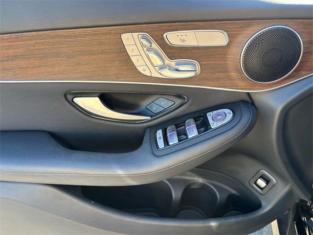 Used 2022 Mercedes-Benz GLC 300 w/ Premium Package Lite image 27