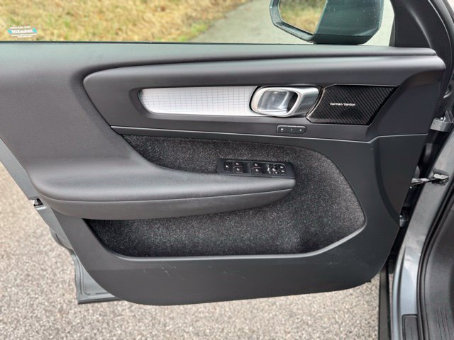 Used 2019 Volvo XC40 T5 Momentum AWD/4WD image 8