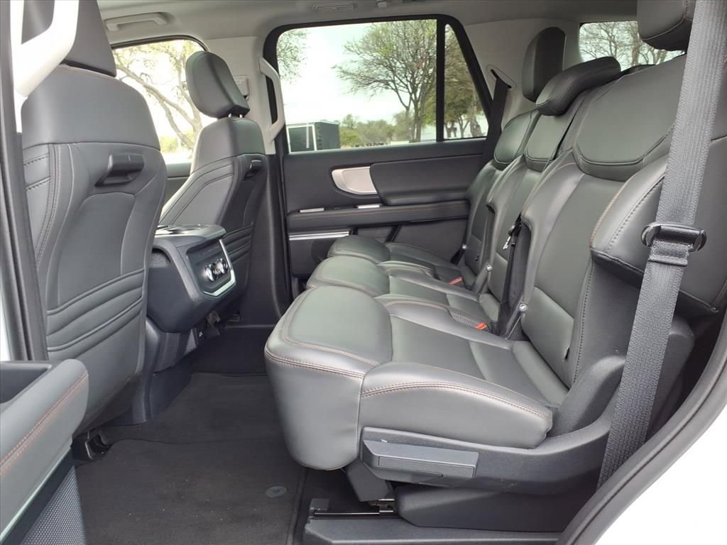 Used 2025 Ford Expedition Active image 24