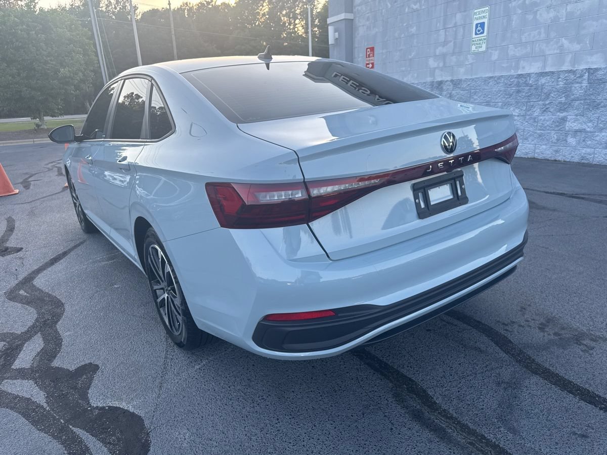 Used 2025 Volkswagen Jetta Sport FWD image 5