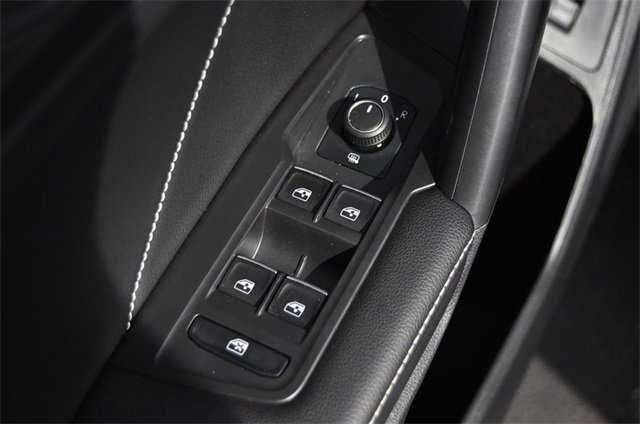 Certified 2024 Volkswagen Tiguan SE image 8