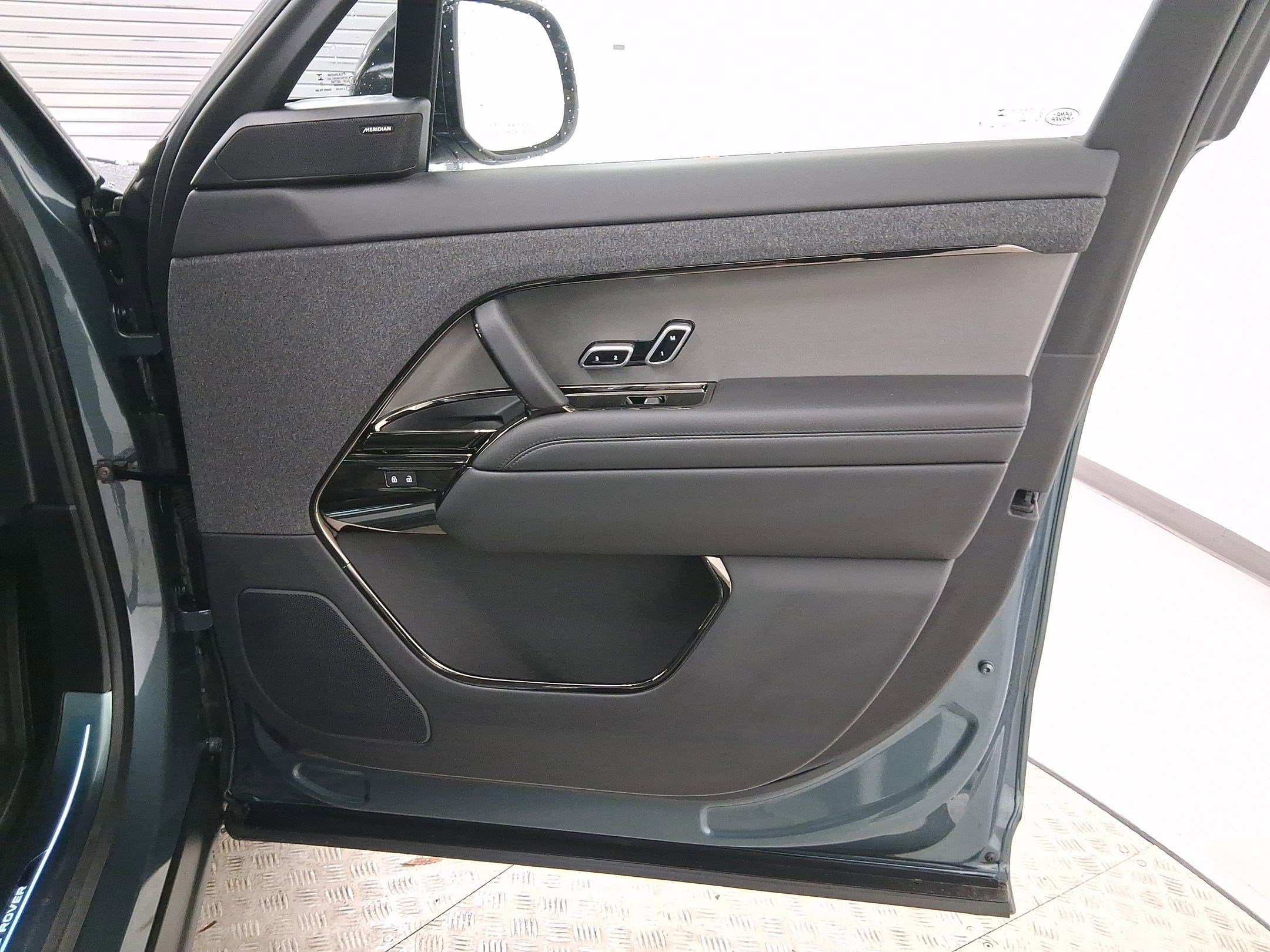 New 2025 Land Rover Range Rover Sport Dynamic SE image 30