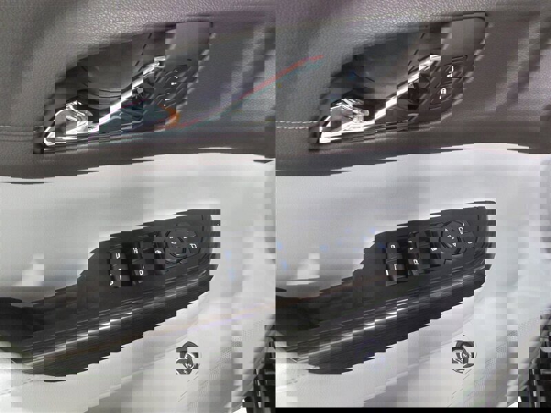 Used 2023 GMC Acadia SLT image 28