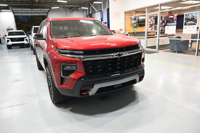 New 2027 Chevrolet Traverse Z71 w/ Enhanced Driving Package AWD/4WD image 3