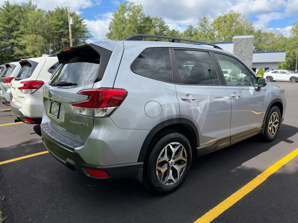 Used 2020 Subaru Forester Premium image 6