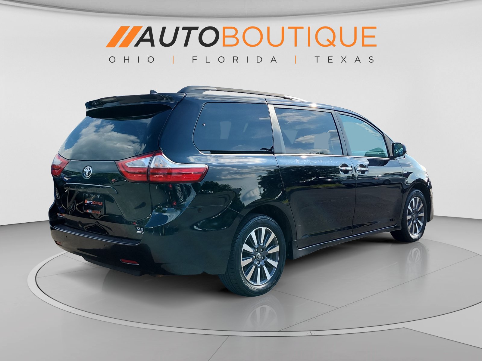 Used 2018 Toyota Sienna XLE w/ XLE Navigation Package AWD/4WD image 5