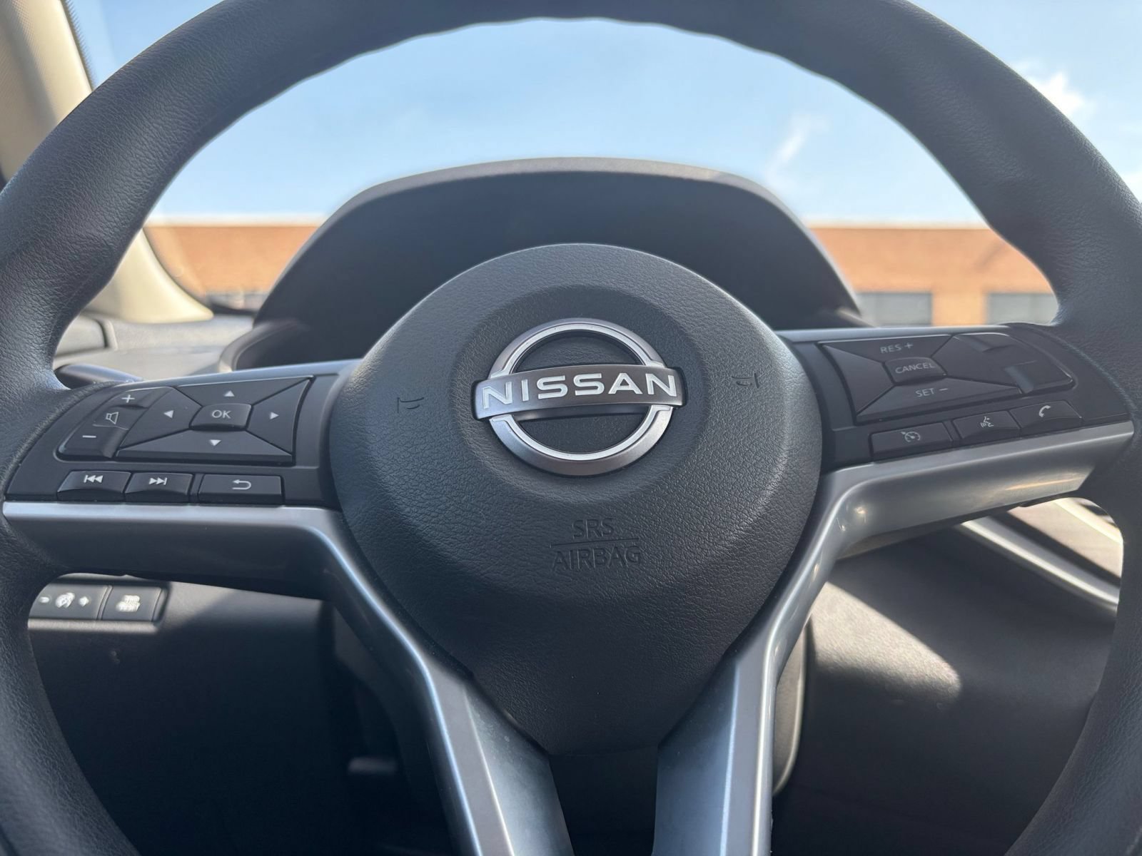 Used 2025 Nissan Altima 2.5 SV FWD image 23