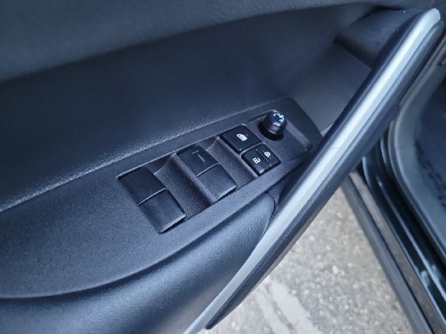 Used 2025 Toyota Corolla Cross XLE w/ Convenience Package FWD image 13