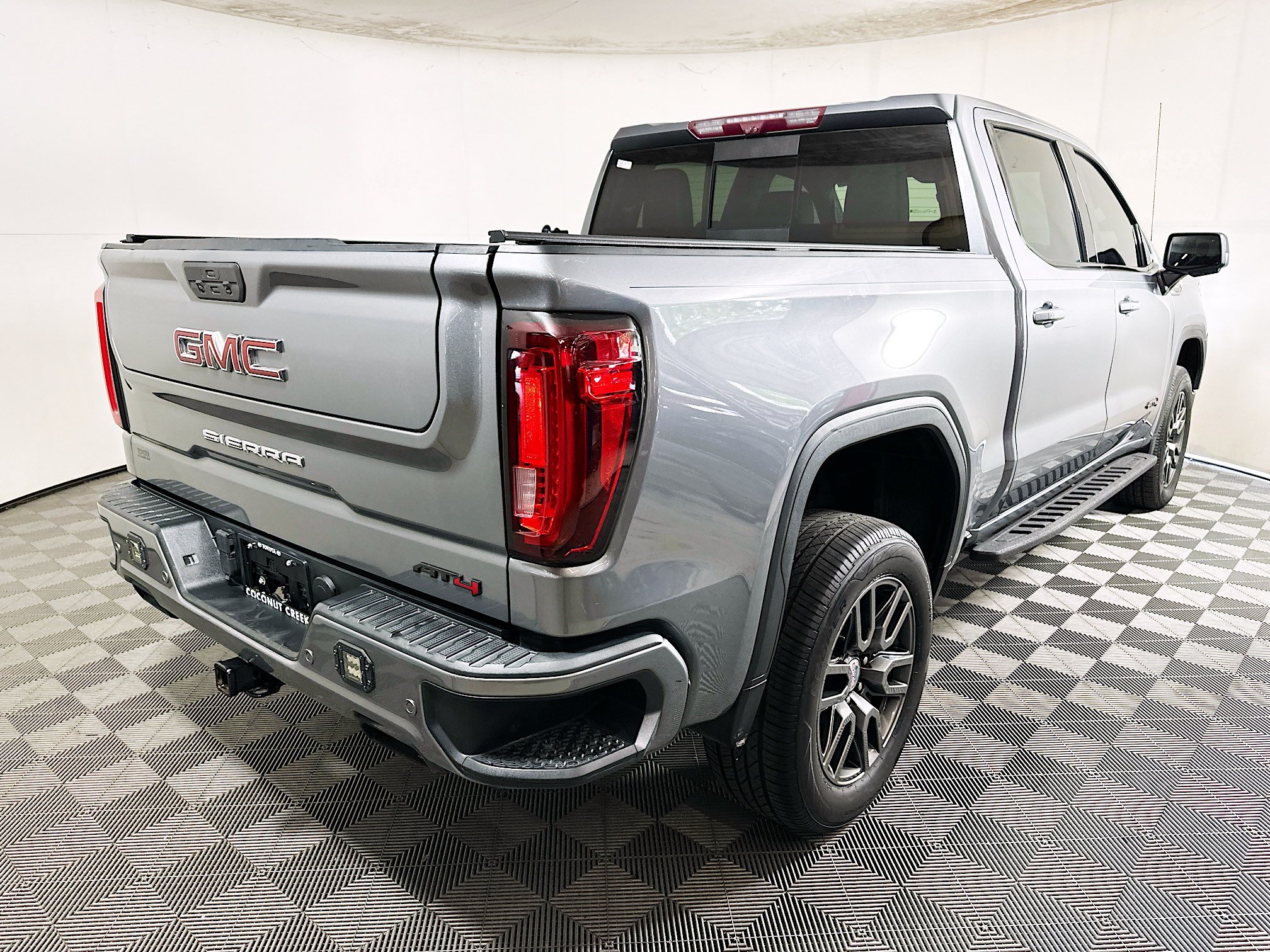 Used 2021 GMC Sierra 1500 AT4 w/ AT4 Premium Package AWD/4WD image 3