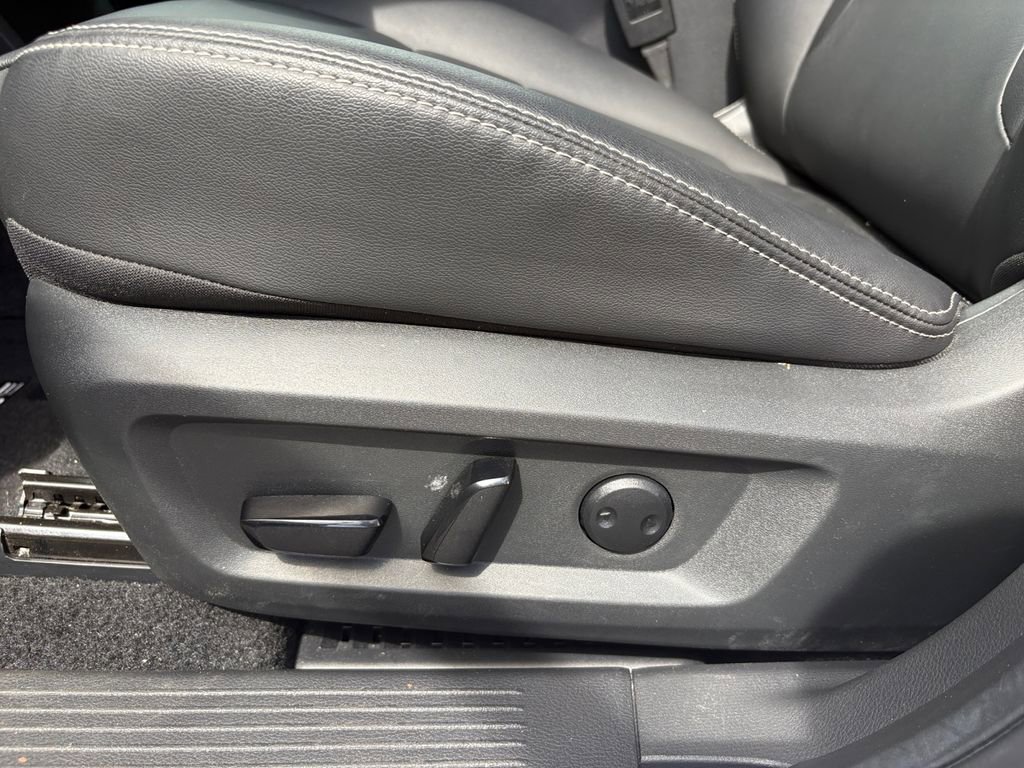 Used 2025 Nissan Rogue SL FWD image 13