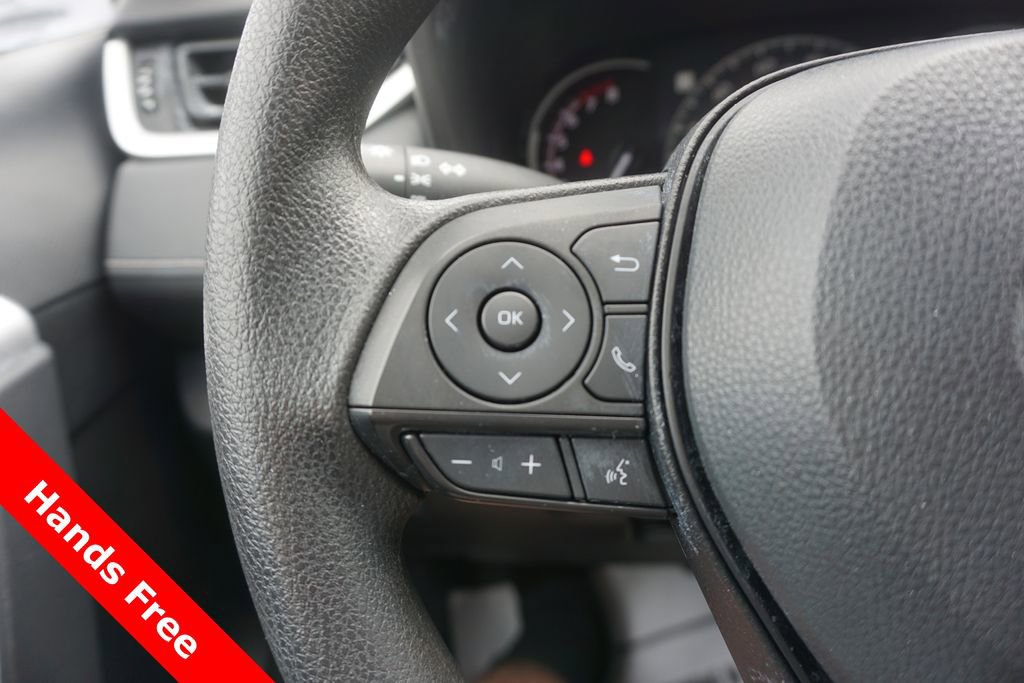 Used 2023 Toyota RAV4 LE AWD/4WD image 4