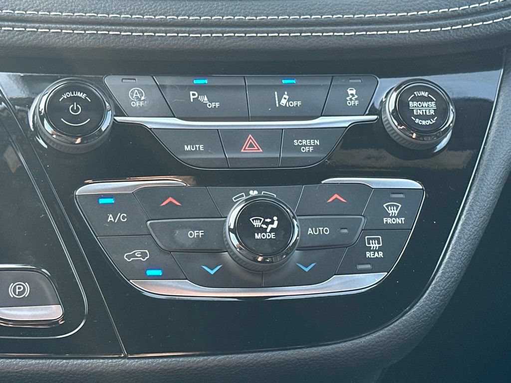 Used 2025 Chrysler Pacifica Select FWD image 25